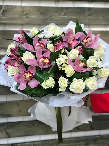 Букет цветов из: Розы и Хризантемы в Екатериновке