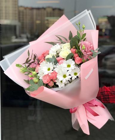 Букет цветов из: Розы, Лизиантусы и Хризантемы в Екатериновке